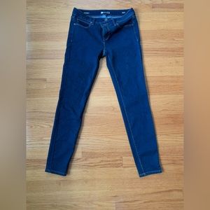 stylus 26/6 dark blue skinny jeans. LIKE NEW